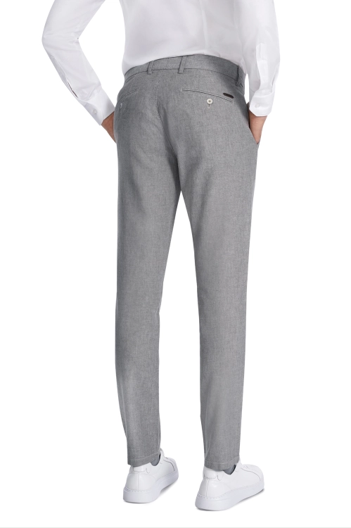 szare spodnie chino