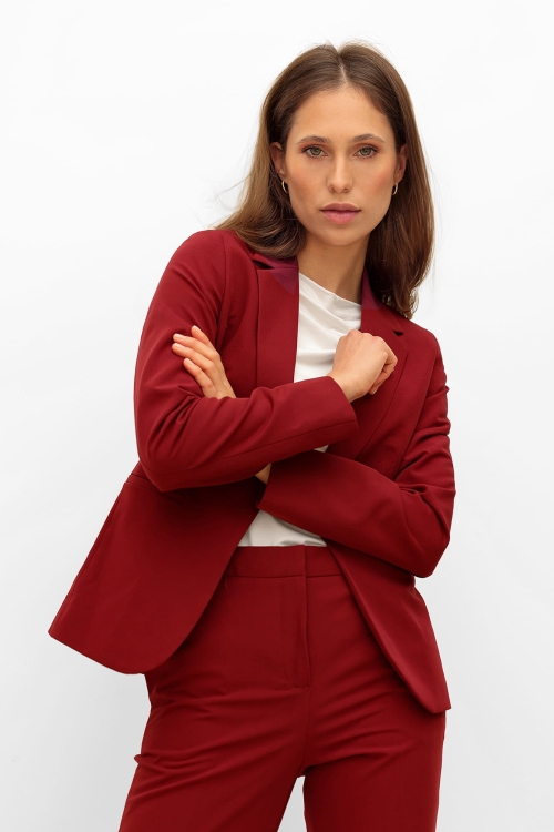 bordowy-garnitur-damski-3.jpg