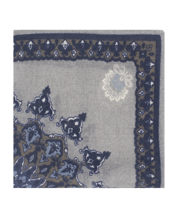 szara poszetka do garnituru