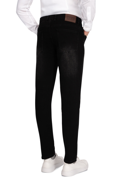 czarne dżinsowe spodnie