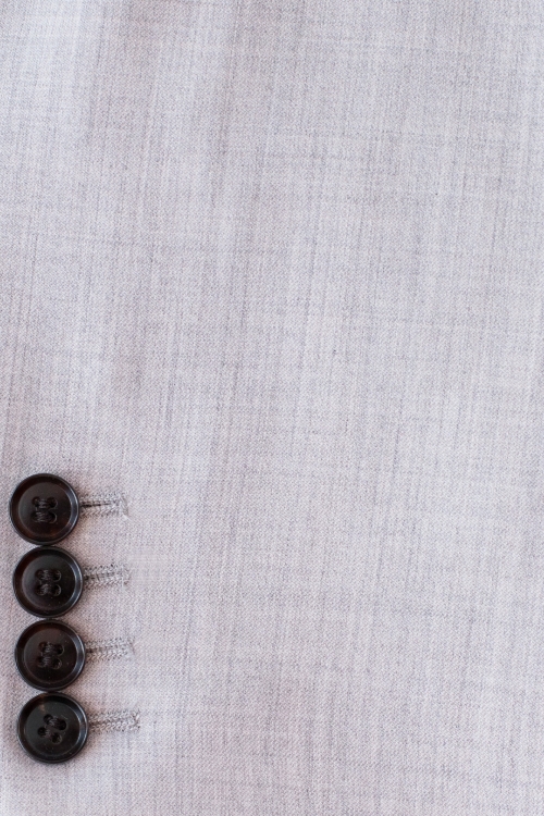 szary garnitur męski z wełny super 150's - zbliżenie